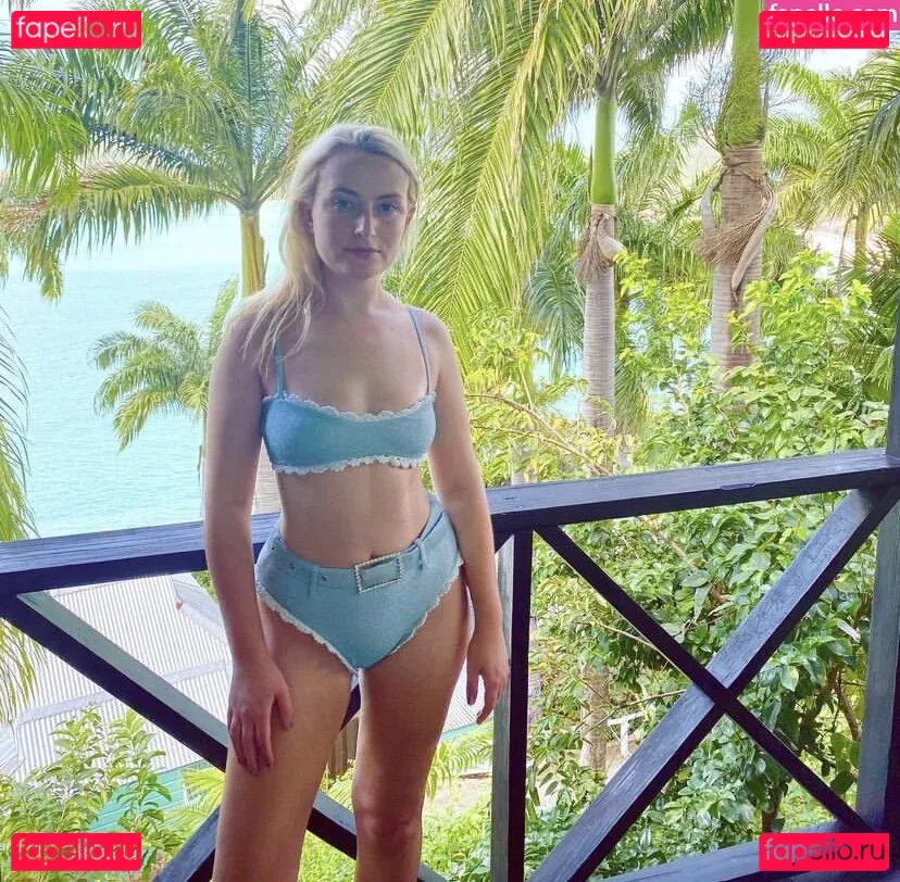 Amelia Dimoldenberg Onlyfans Photo Gallery 