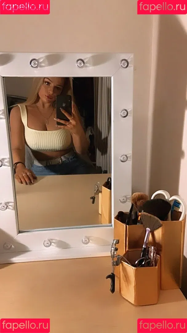 Chloe Ilsley Onlyfans Photo Gallery 