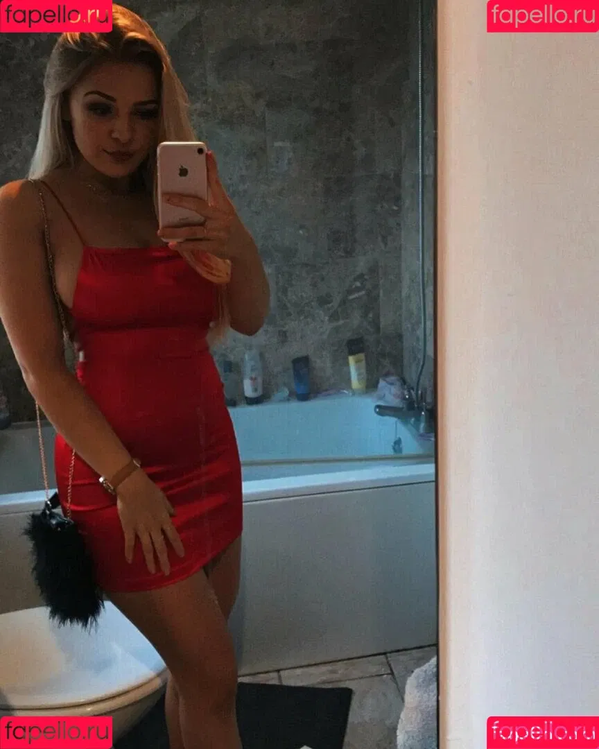 Chloe Ilsley Onlyfans Photo Gallery 