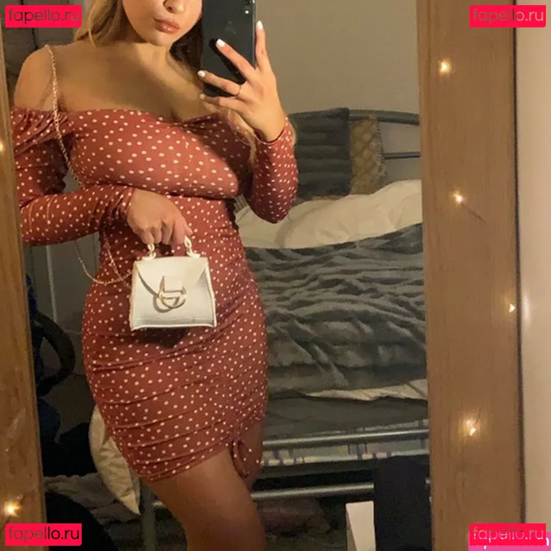 Chloe Ilsley Onlyfans Photo Gallery 