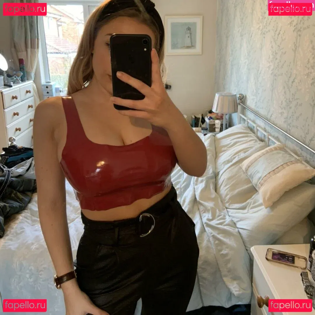 Chloe Ilsley Onlyfans Photo Gallery 