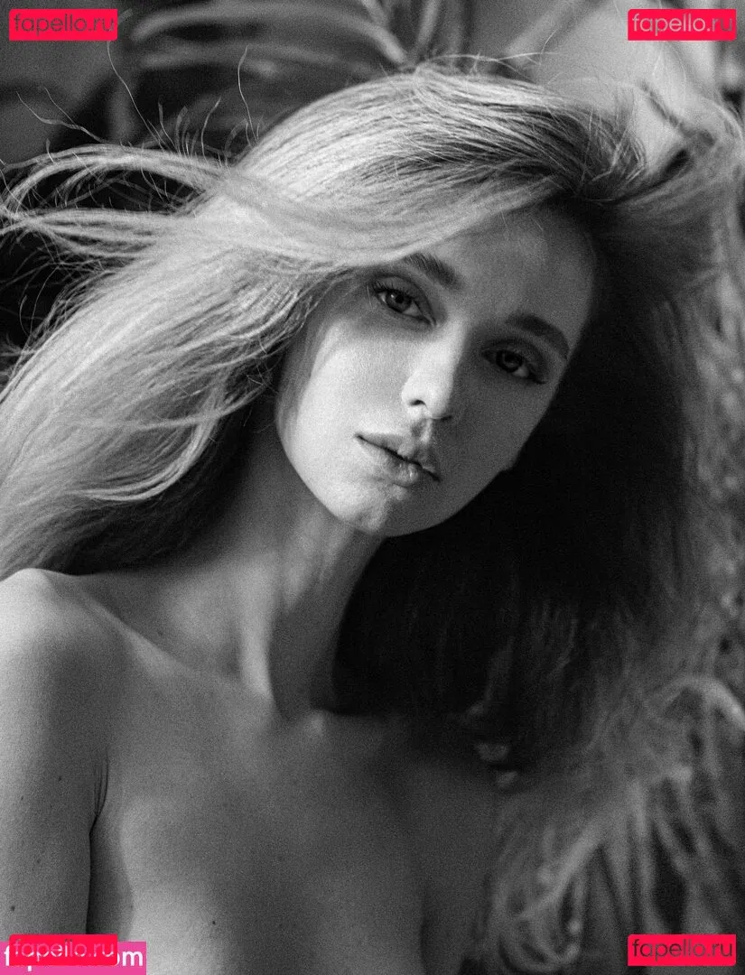 Anna Tsaralunga Onlyfans Photo Gallery 