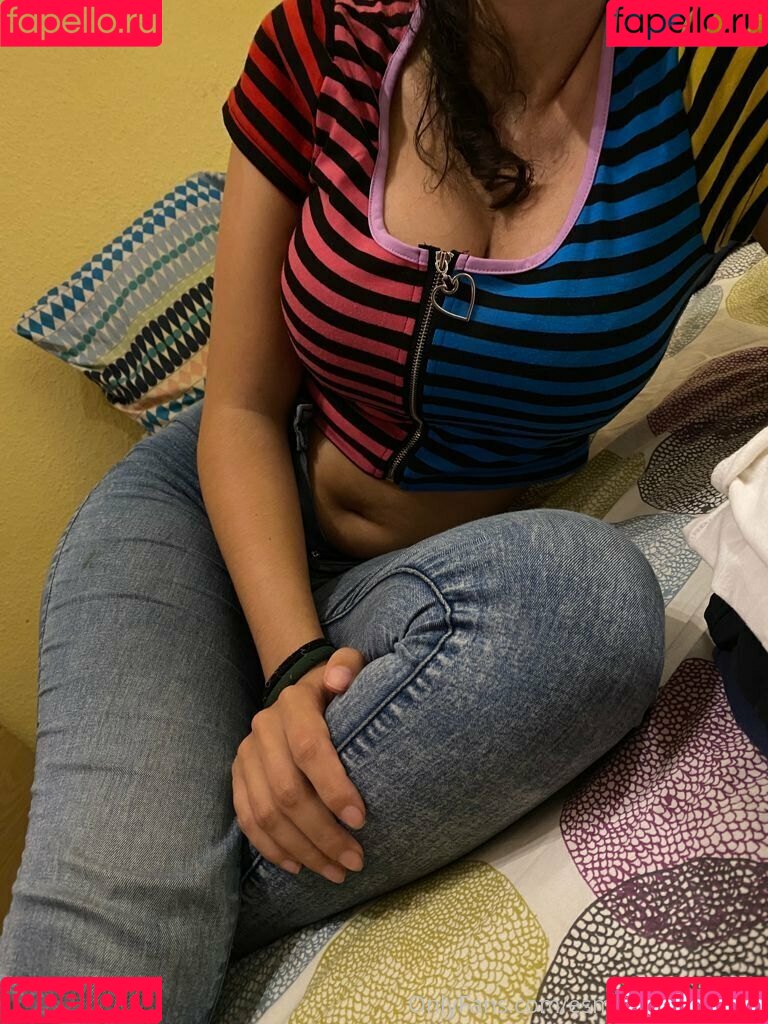 esmeraldamentee Onlyfans Photo Gallery 