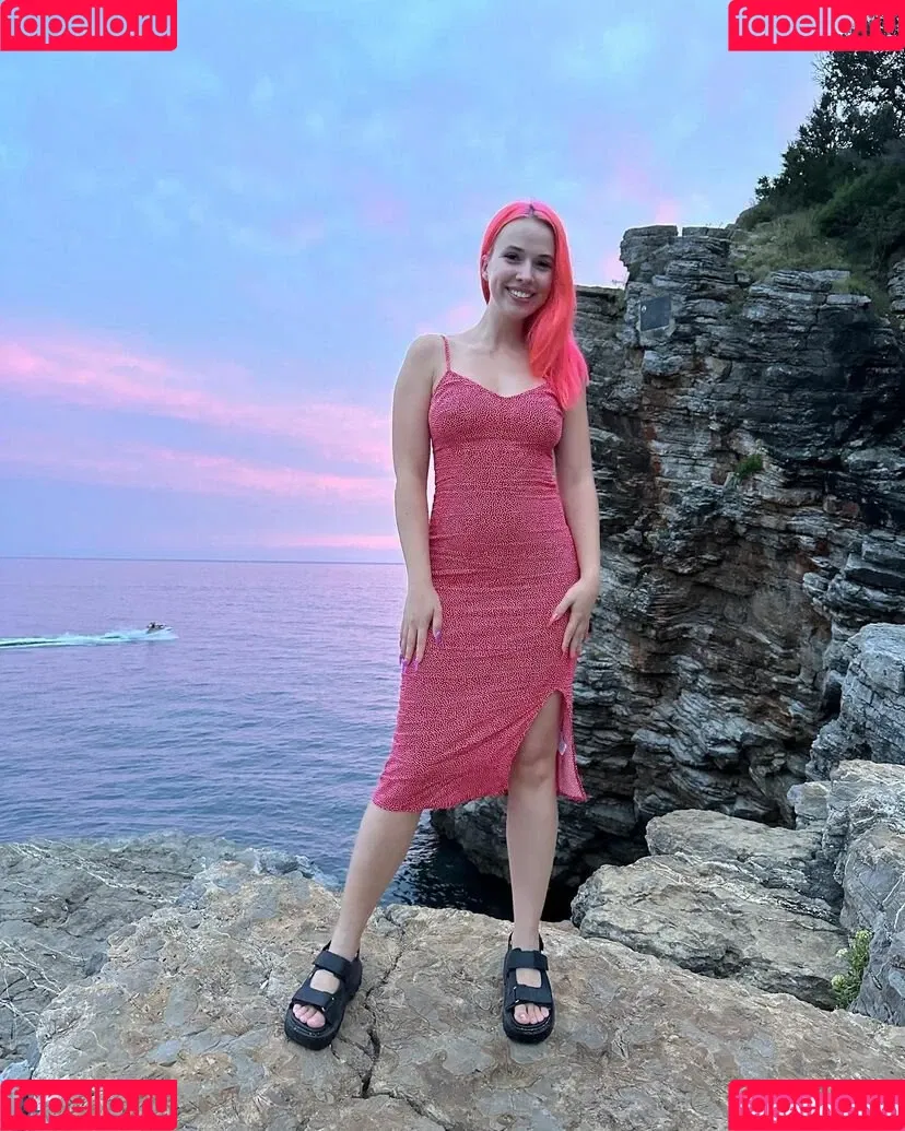 Fairy Elfie Onlyfans Photo Gallery 