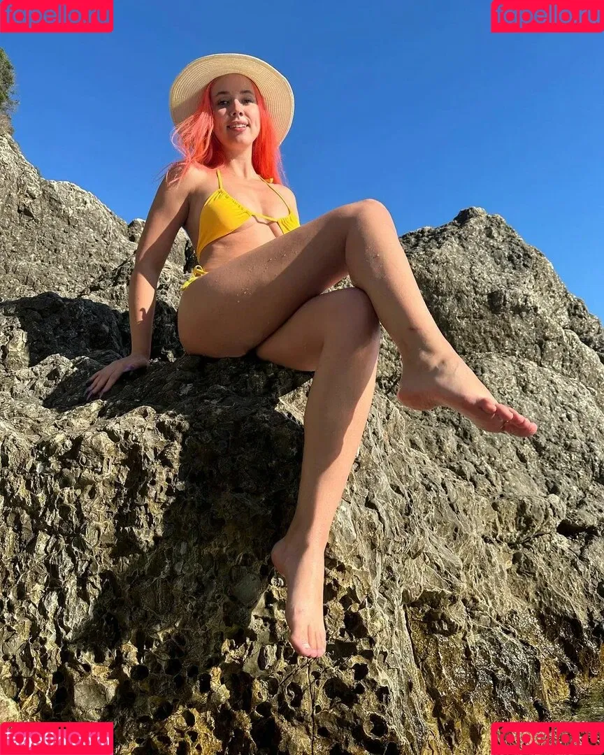 Fairy Elfie Onlyfans Photo Gallery 