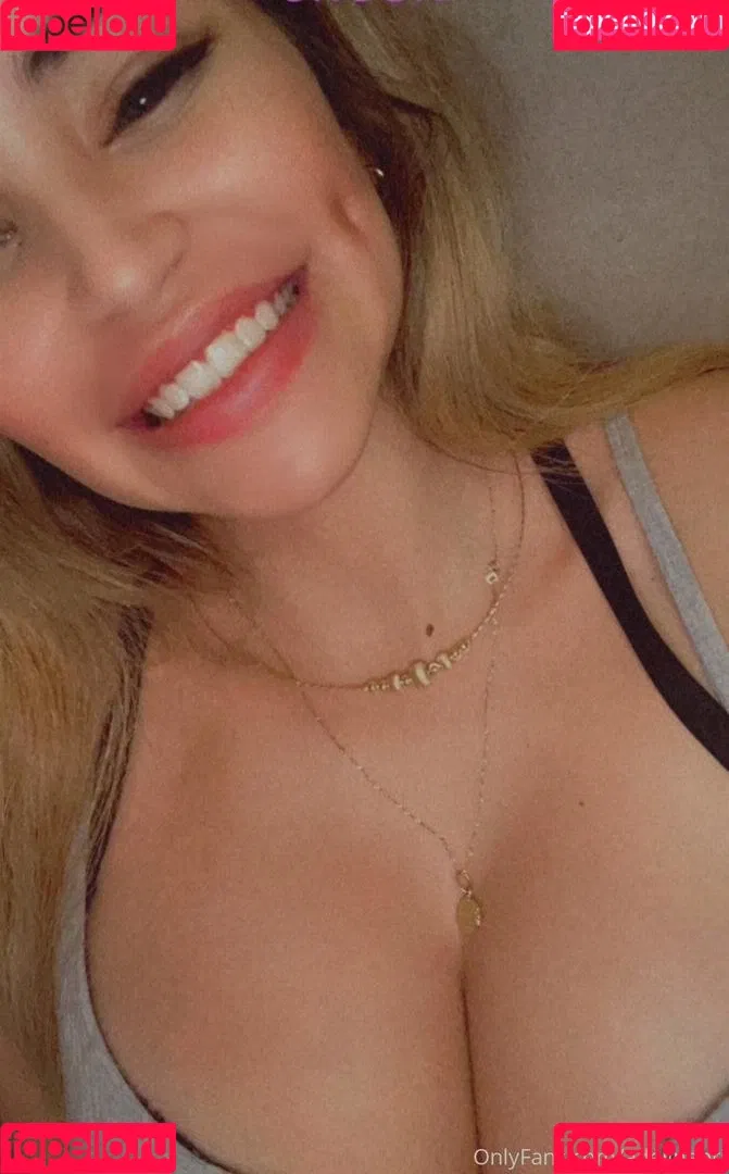 Adelinebri Onlyfans Photo Gallery 