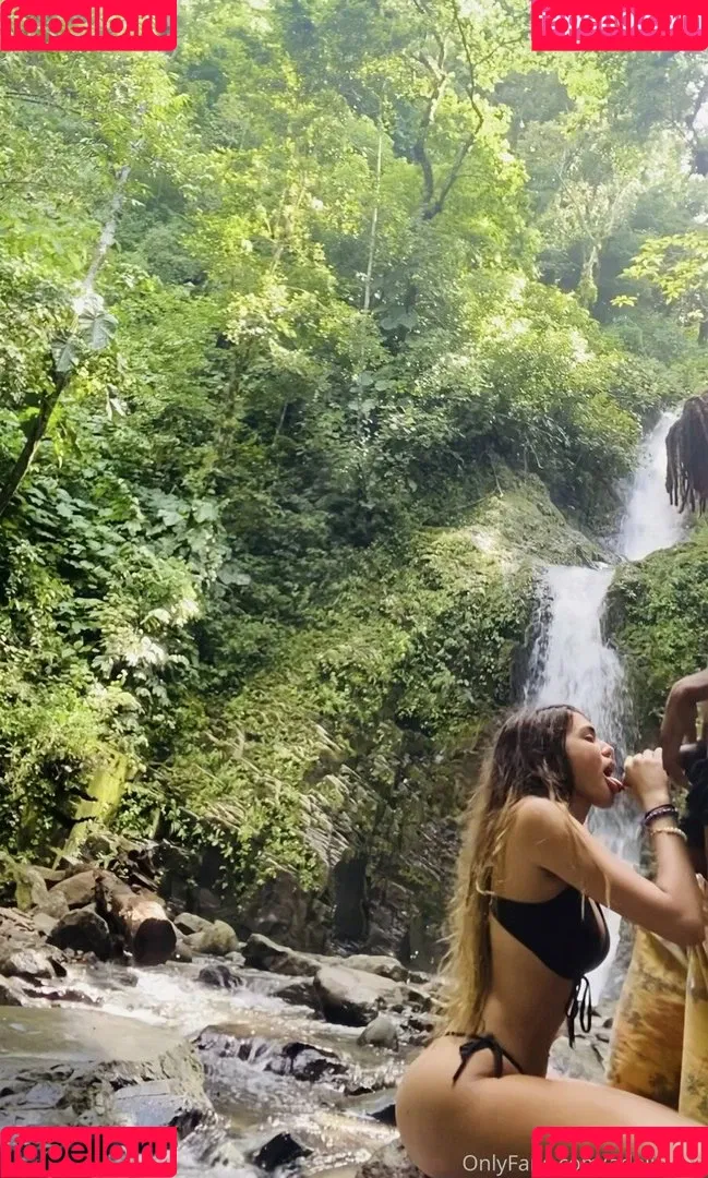Adelinebri Onlyfans Photo Gallery 