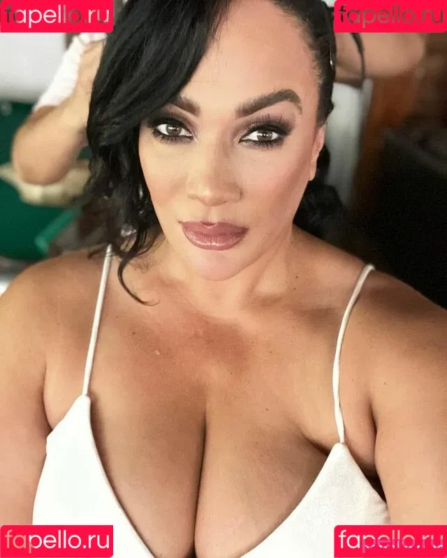 Nia Jax Onlyfans Photo Gallery 