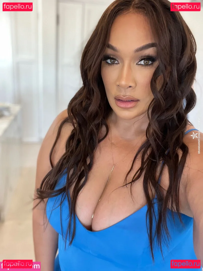 Nia Jax Onlyfans Photo Gallery 