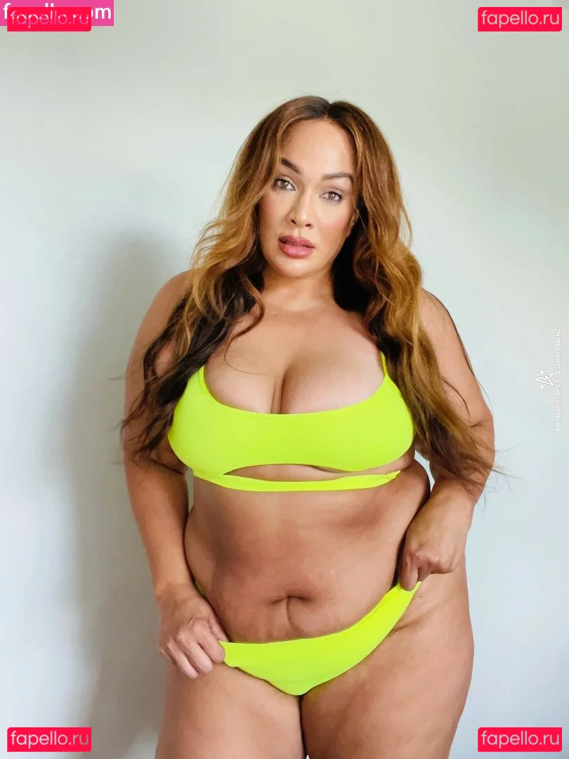 Nia Jax Onlyfans Photo Gallery 