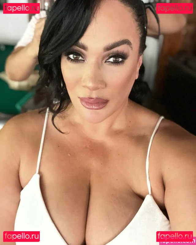 Nia Jax Onlyfans Photo Gallery 