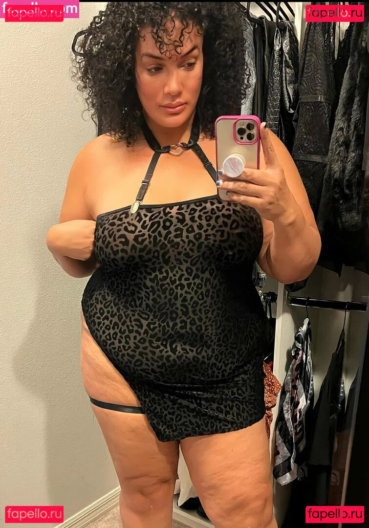 Nia Jax Onlyfans Photo Gallery 
