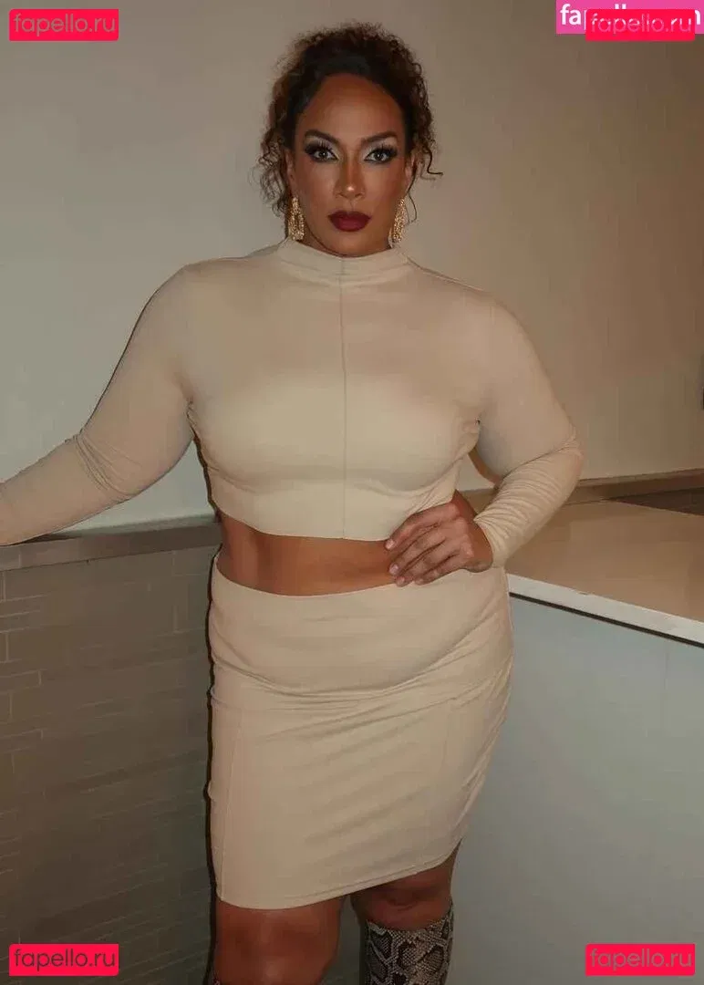 Nia Jax Onlyfans Photo Gallery 