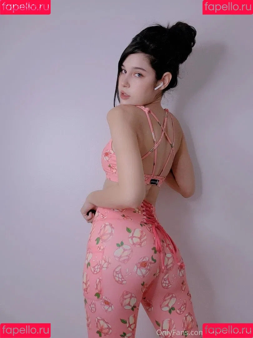 Jean Wanwan Onlyfans Photo Gallery 
