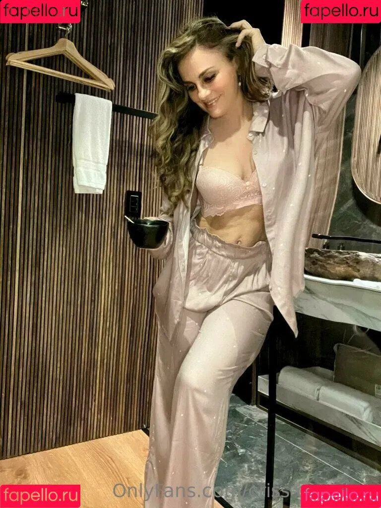 Aura Cristina Geithner Onlyfans Photo Gallery 