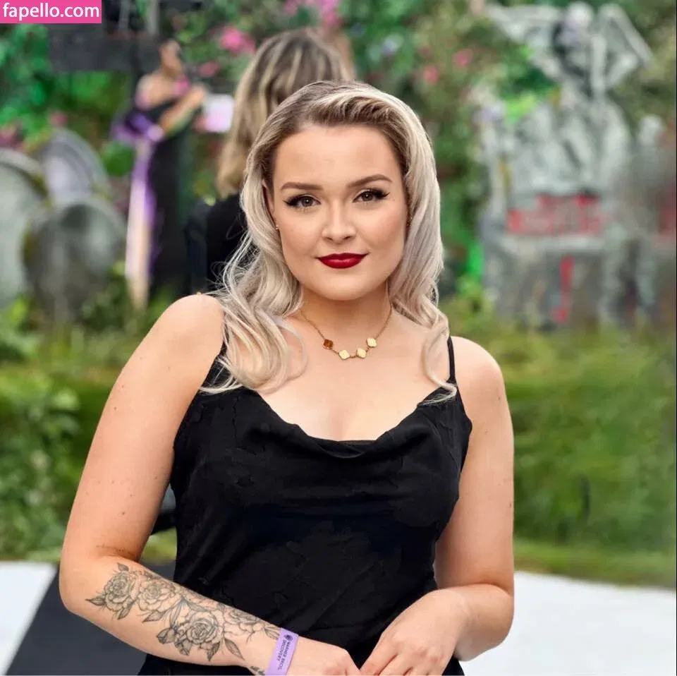 ella-enchanted2 Onlyfans Photo Gallery 