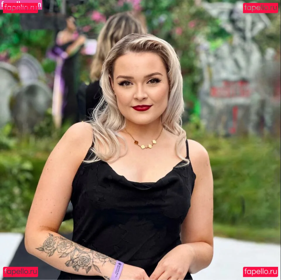 ella-enchanted2 Onlyfans Photo Gallery 