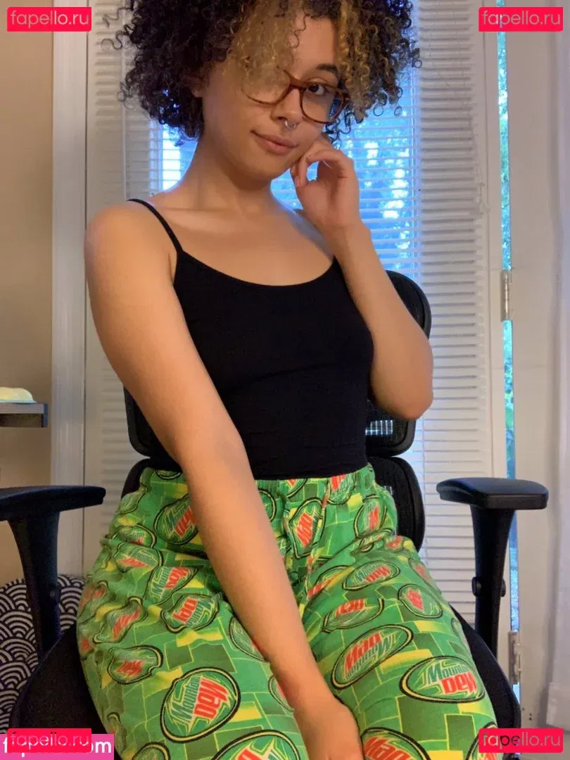 glasses_gf Onlyfans Photo Gallery 