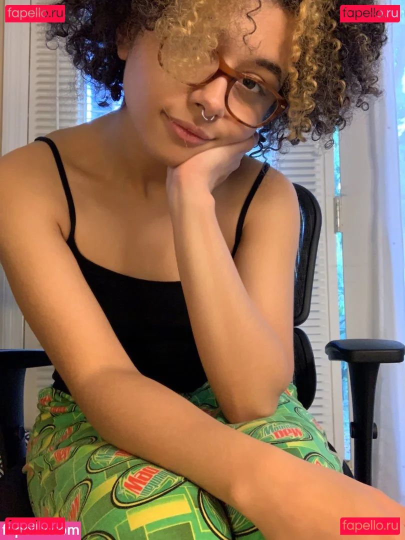 glasses_gf Onlyfans Photo Gallery 