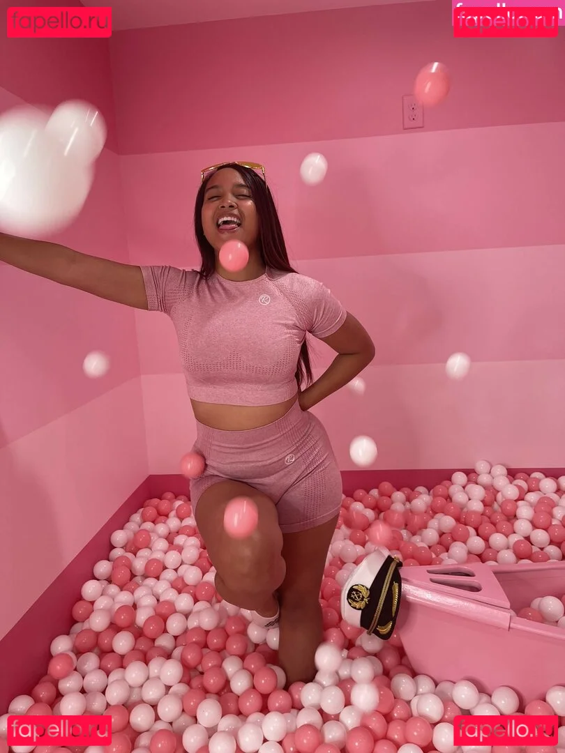 Regina_Unite Onlyfans Photo Gallery 