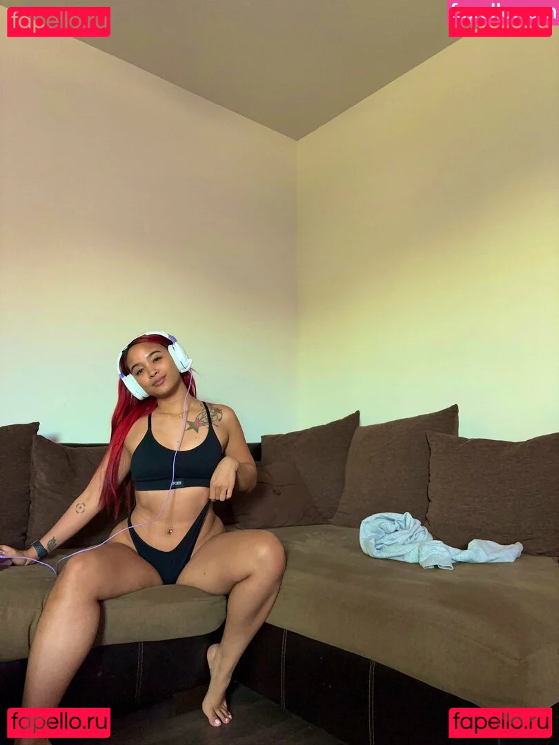 Regina_Unite Onlyfans Photo Gallery 