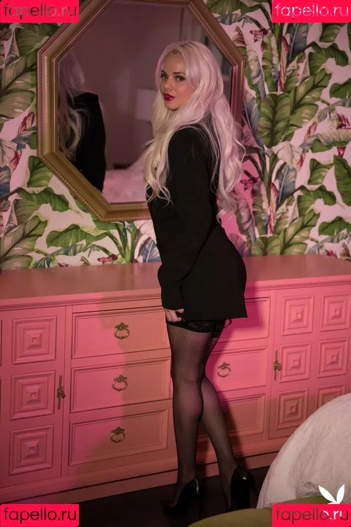 Elsa Jean Onlyfans Photo Gallery 