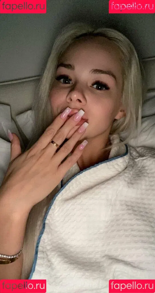 Elsa Jean Onlyfans Photo Gallery 