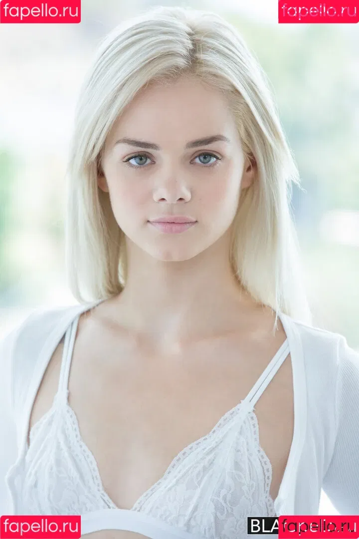 Elsa Jean Onlyfans Photo Gallery 