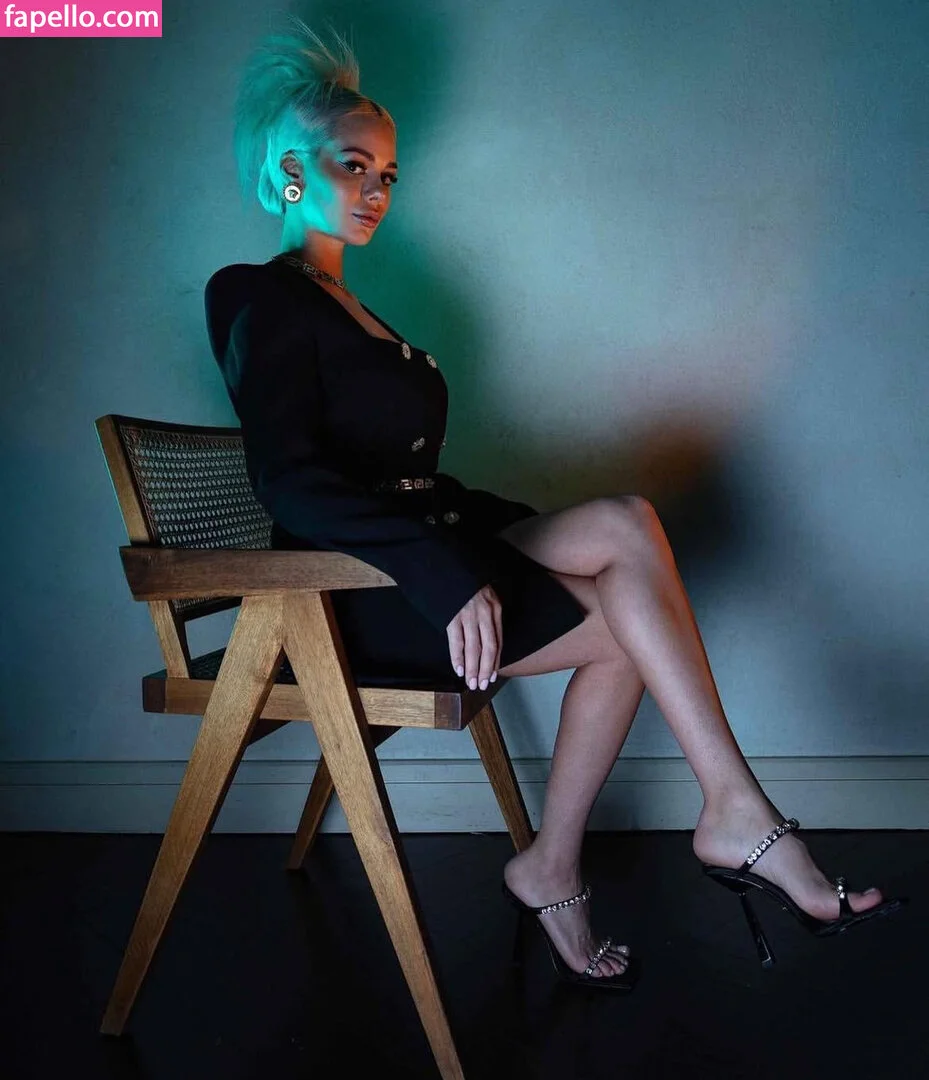 Elsa Jean Onlyfans Photo Gallery 