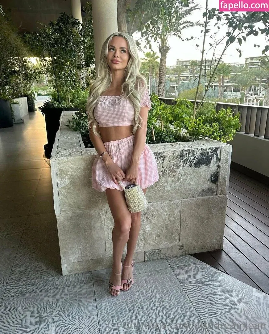 Elsa Jean Onlyfans Photo Gallery 