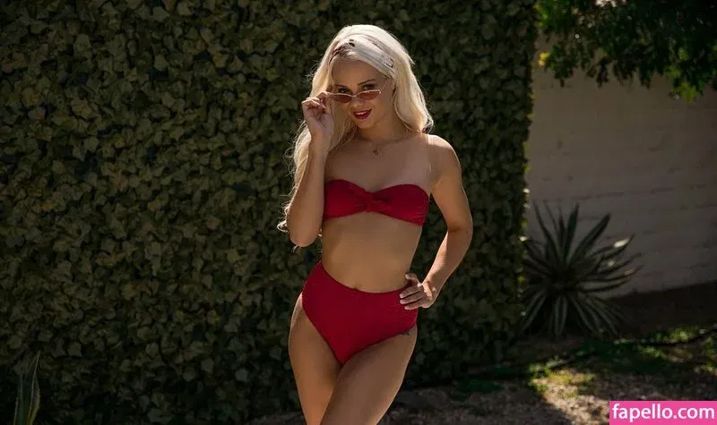 Elsa Jean Onlyfans Photo Gallery 