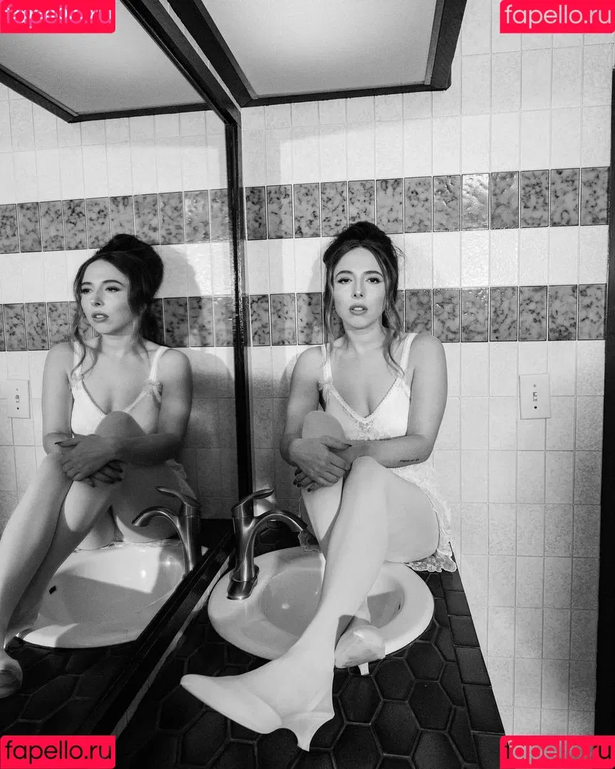 Esther Povitsky Onlyfans Photo Gallery 