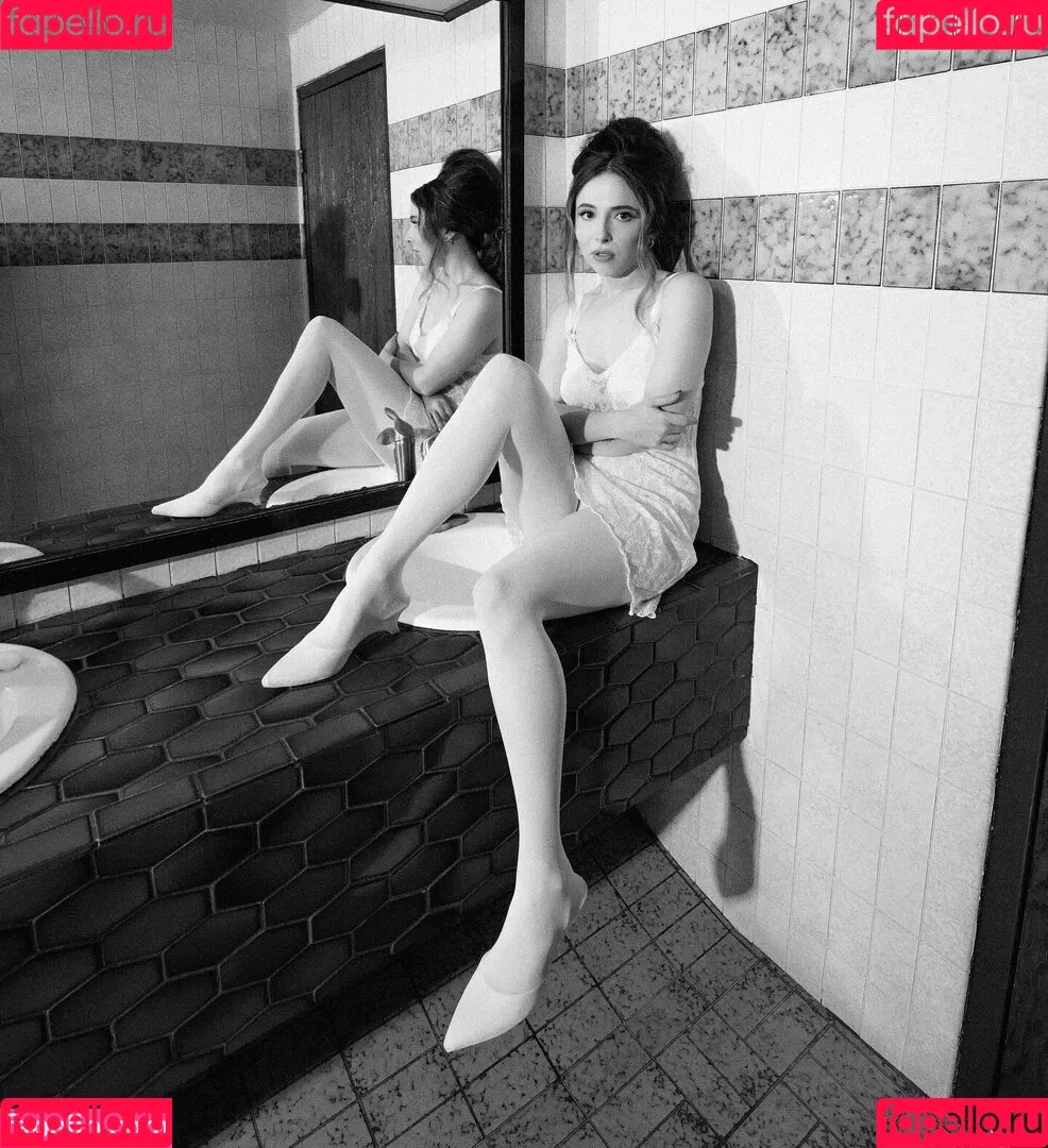 Esther Povitsky Onlyfans Photo Gallery 