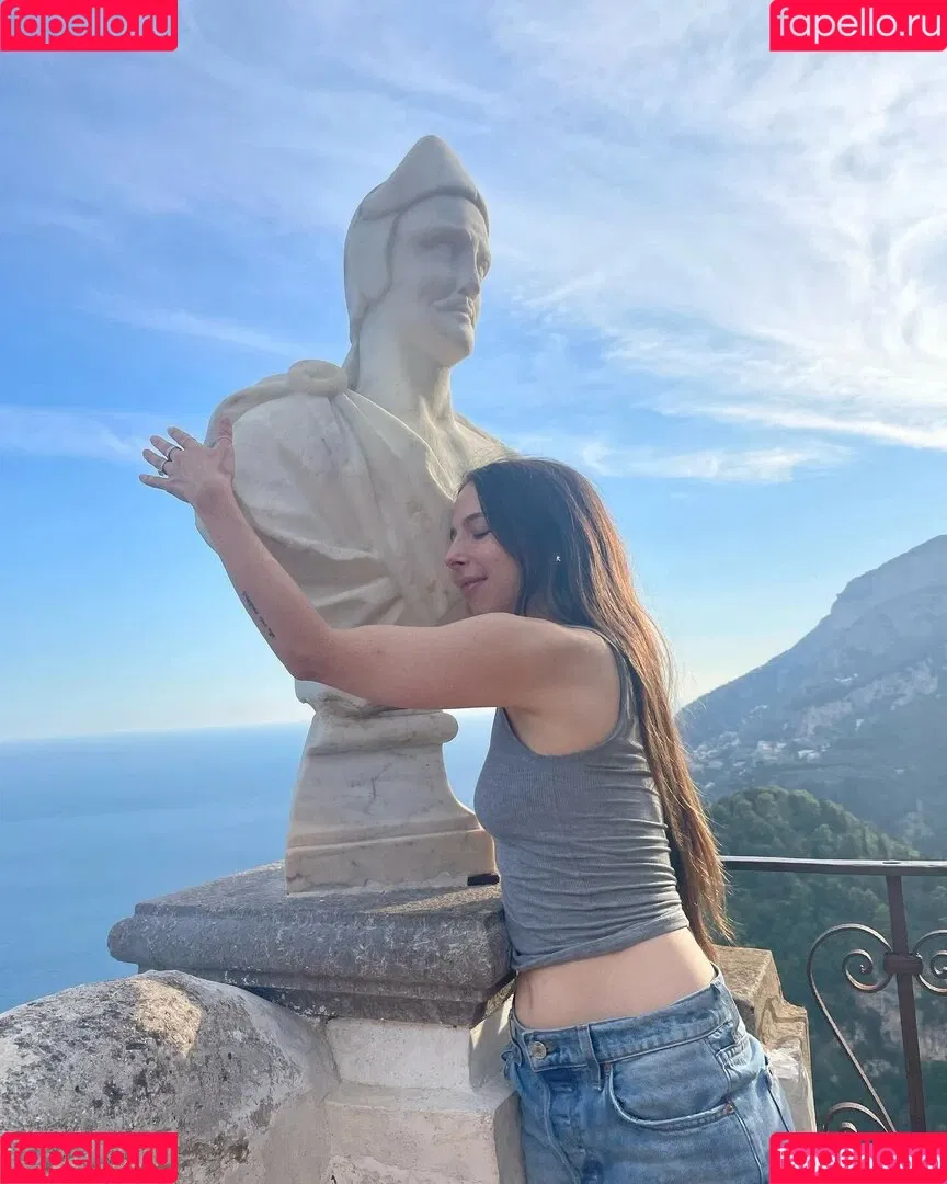 Esther Povitsky Onlyfans Photo Gallery 