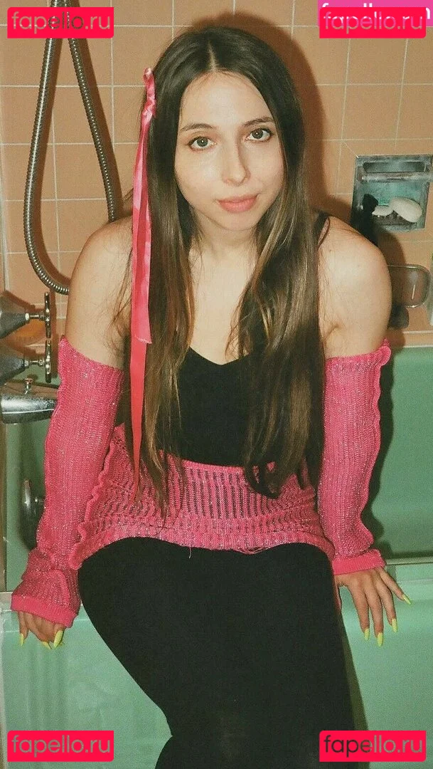 Esther Povitsky Onlyfans Photo Gallery 