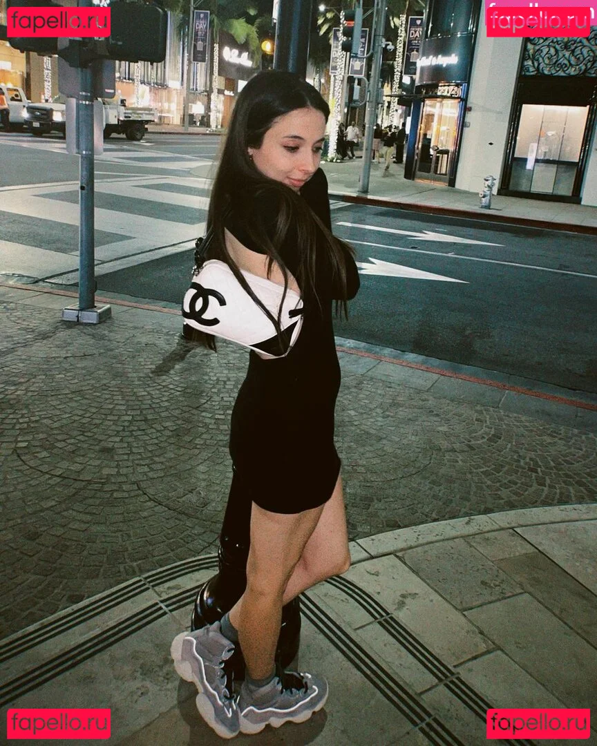 Esther Povitsky Onlyfans Photo Gallery 