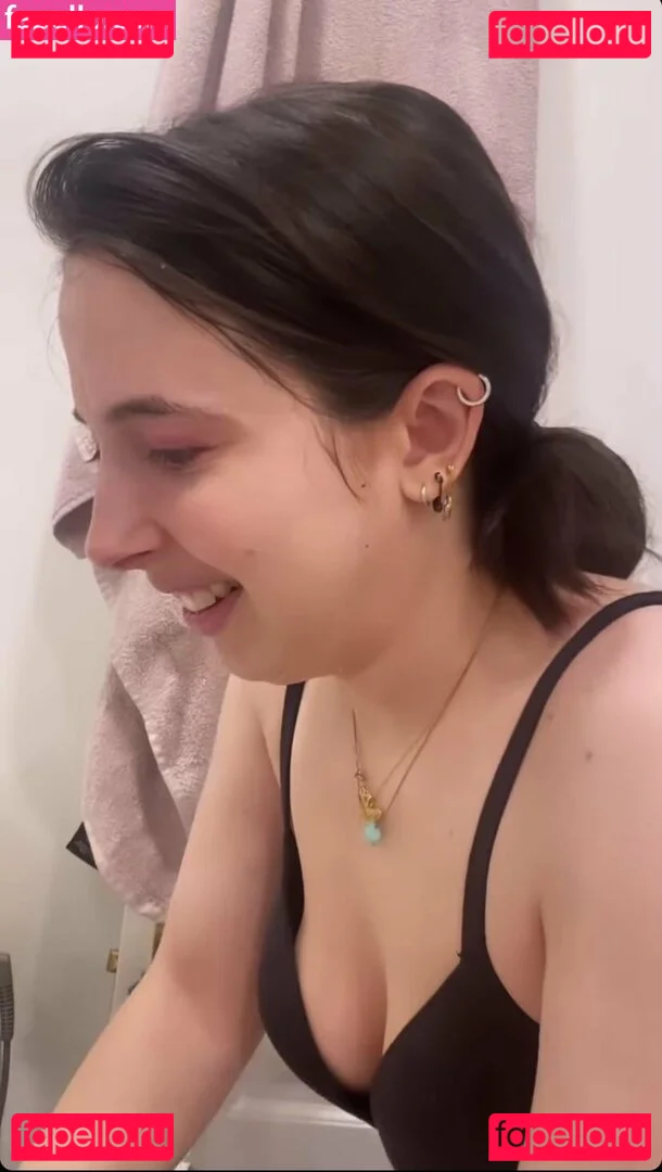 Esther Povitsky Onlyfans Photo Gallery 