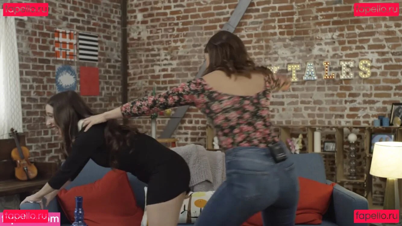 Esther Povitsky Onlyfans Photo Gallery 