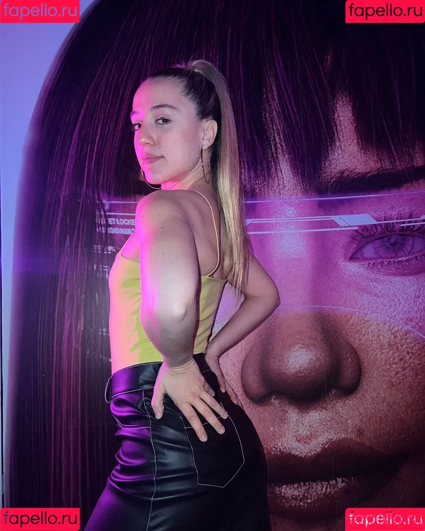 ampipenia Onlyfans Photo Gallery 