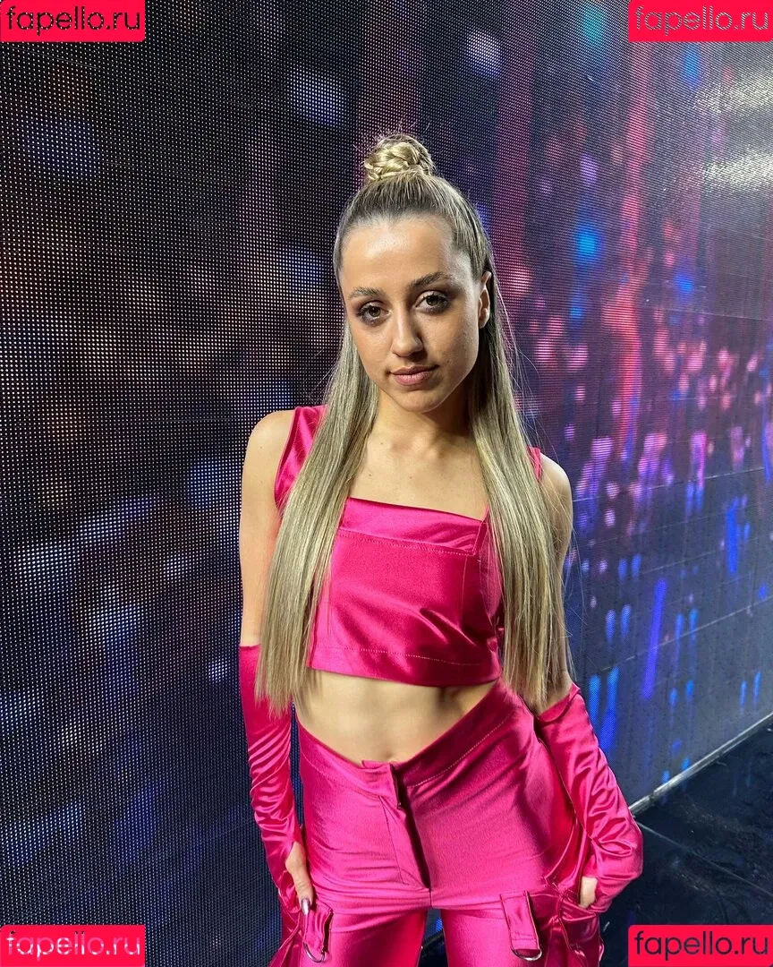 ampipenia Onlyfans Photo Gallery 