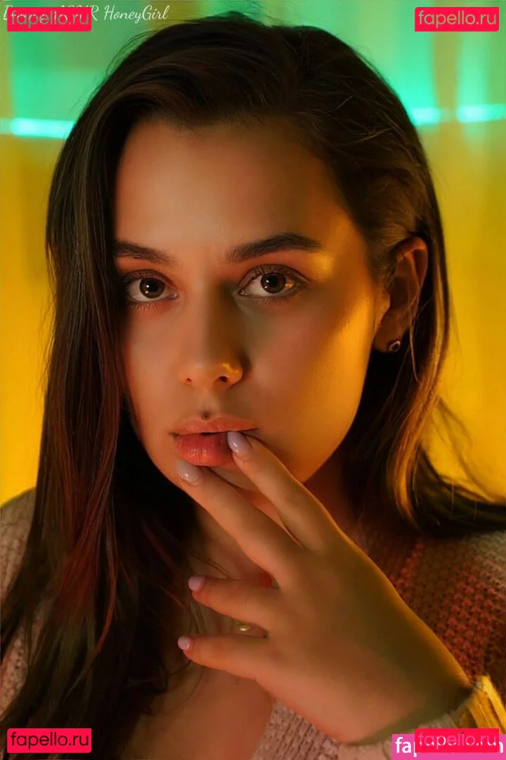 ASMR HoneyGirl Onlyfans Photo Gallery 