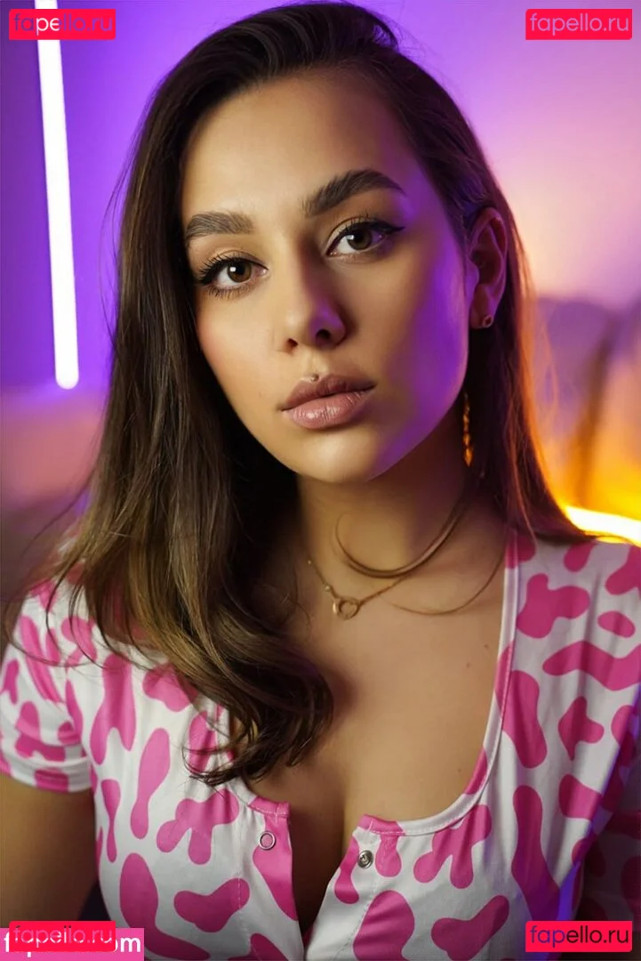 ASMR HoneyGirl Onlyfans Photo Gallery 