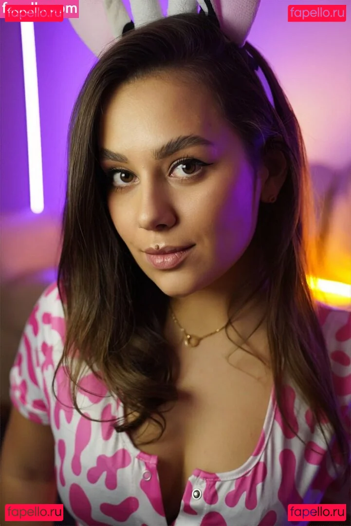 ASMR HoneyGirl Onlyfans Photo Gallery 