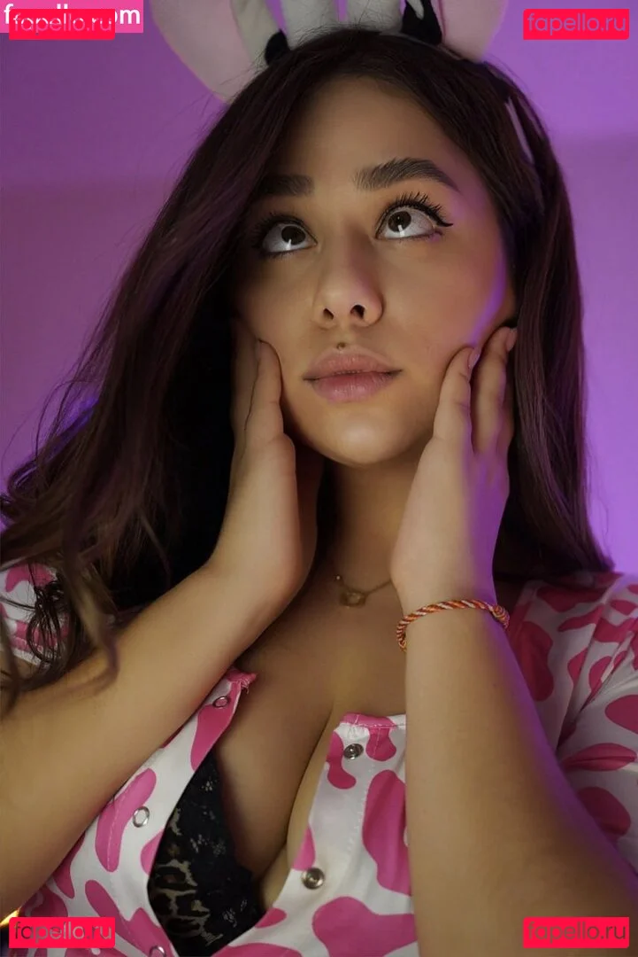 ASMR HoneyGirl Onlyfans Photo Gallery 