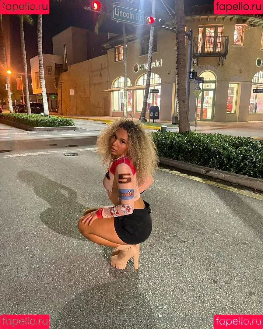 kickingitwithk Onlyfans Photo Gallery 