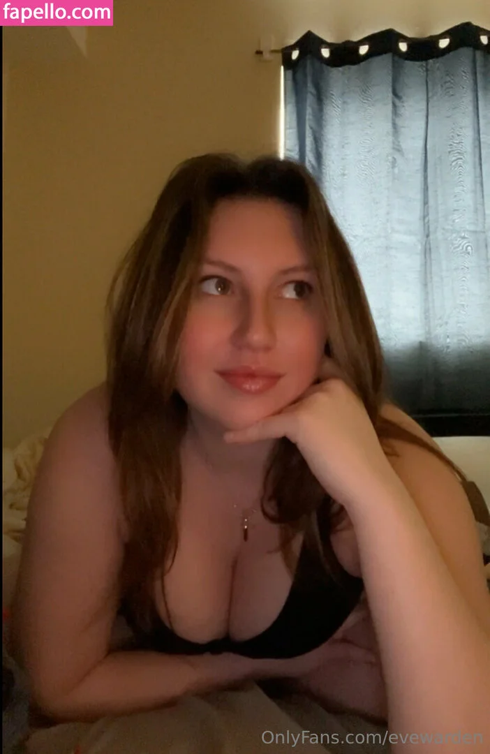 evewarden Onlyfans Photo Gallery 