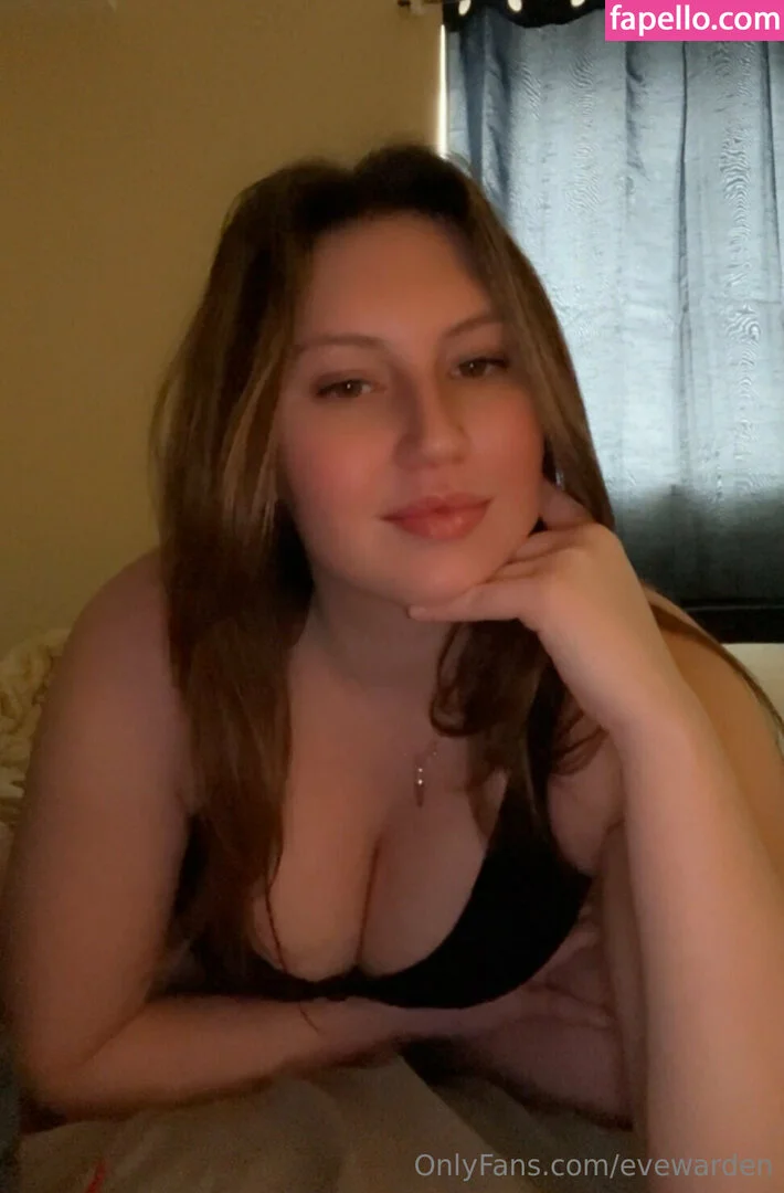 evewarden Onlyfans Photo Gallery 