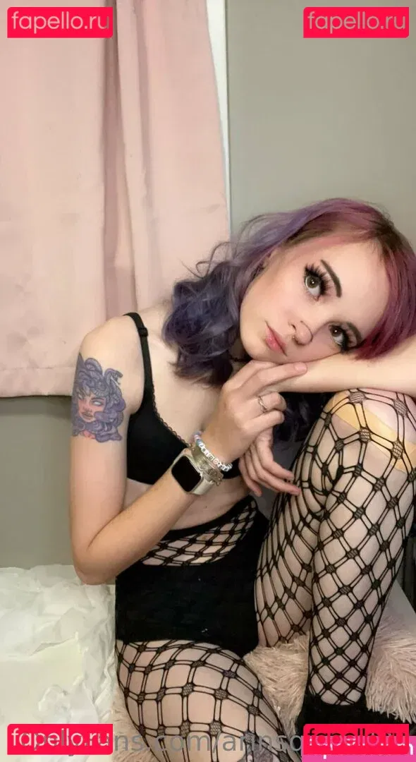 arinsquirrel98 Onlyfans Photo Gallery 