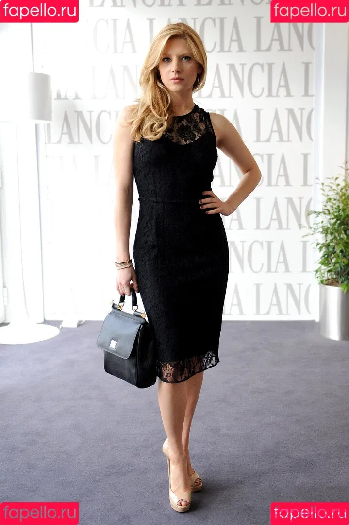Katheryn Winnick Onlyfans Photo Gallery 