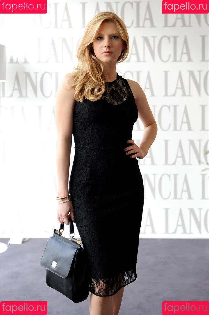 Katheryn Winnick Onlyfans Photo Gallery 